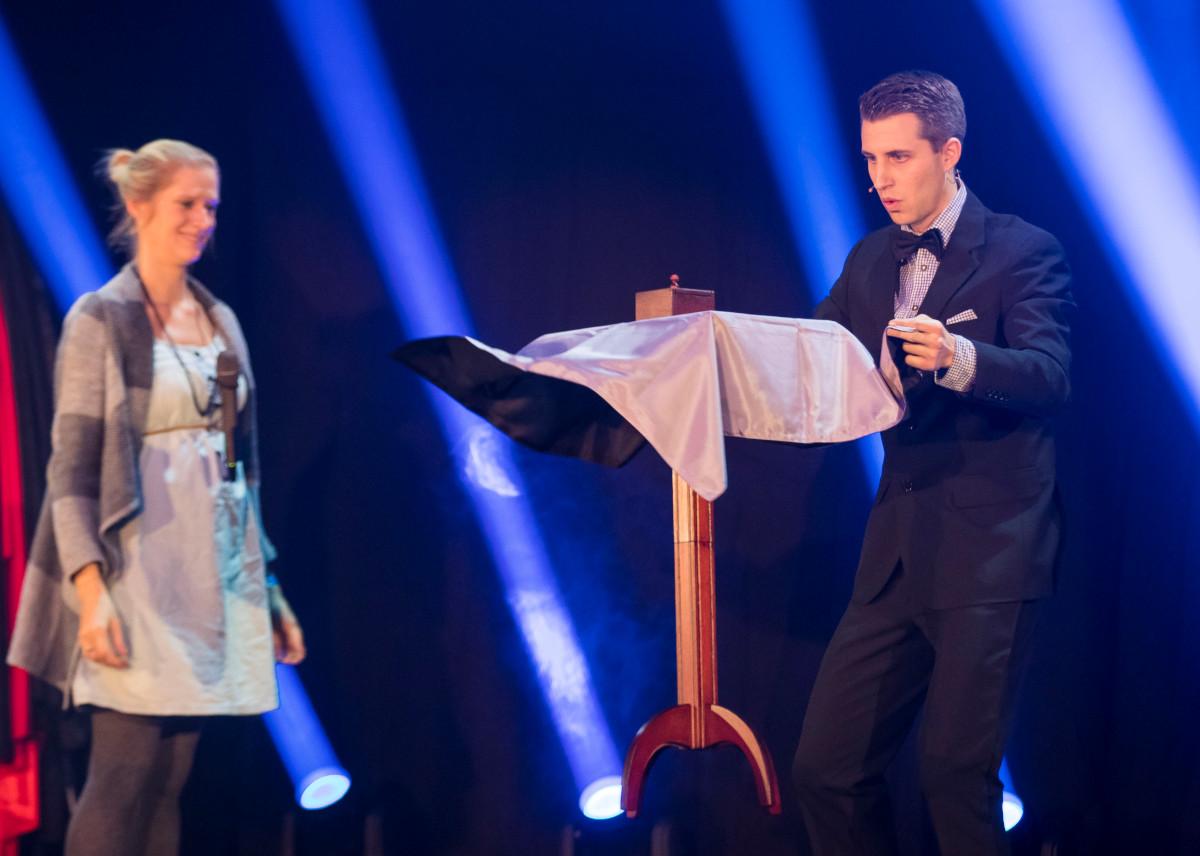 Zauberer für Weihnachtsfeier Zauberer für Weihnachtsfeier